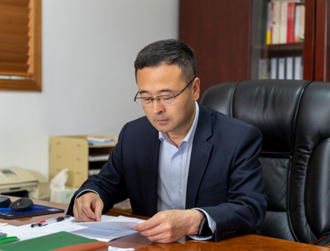 j9九游会科研先锋|张晓伟：环保胶黏剂行业的“胶胶”者
